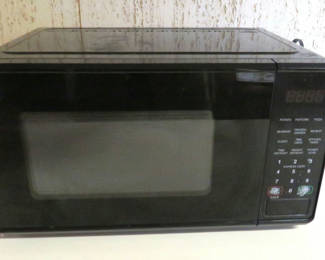 Lot 163: 1100 Watt Black Microwave Oven Works