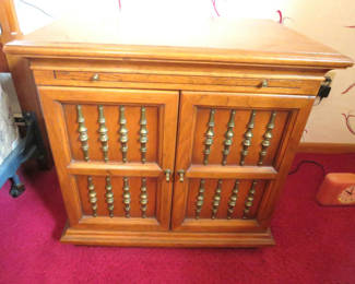 Lot 131: Thomasville Monterey Collection Side Table Night Stand