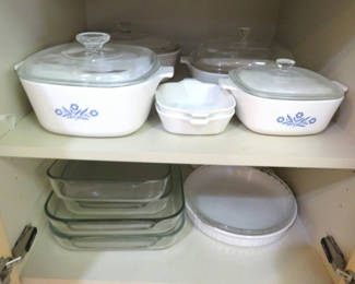 Lot 19: Assorted Corning Cornflower and Pyrex Bakeware