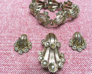 Lot 103: Vintage Jomaz Costume Jewelry Set