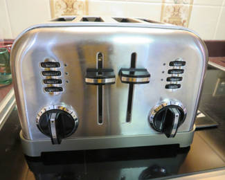 Lot 64: Cuisinart 4-Slice Pop-Up Toaster CPT-180