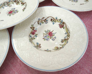 Lot 30: 7 Wedgwood patrician argyle bowls
