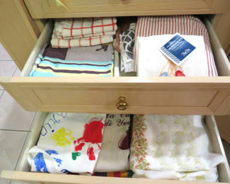 Lot 24: Two Drawers of Kitchen Linens Kay Dee