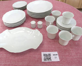 Lot 21: Baronnesse Tirschenreuth Setting for 6 with Serving Platter