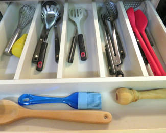 Lot 141: Assorted Kitchen Utensils Entire Drawer