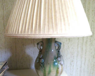 Lot 152: Asian Style Urn Pottery Table Lamp