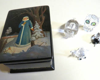 Lot 122: Hand Painted Christmas Trinket Box Glass Animals