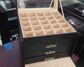 Jewelry box
