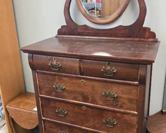 chest of drawers with mirror