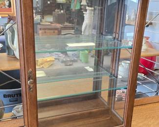 Ethan Allen small curio / display cabinet