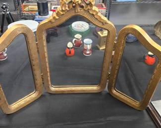 tri fold mirror