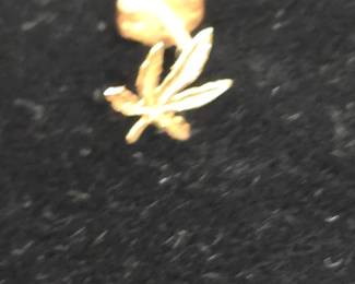 single marijuana leaf 14k gold