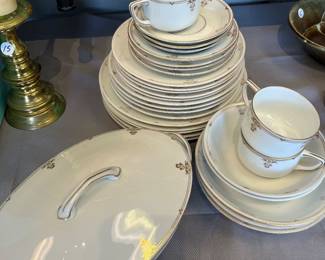 Victoria Austria China- 31 Piece Set