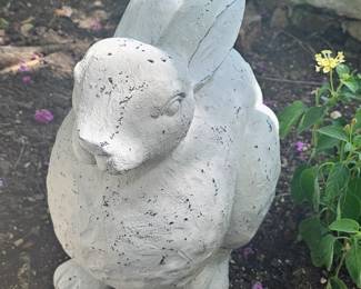 statue
