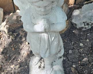 statue
