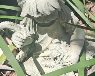 statue