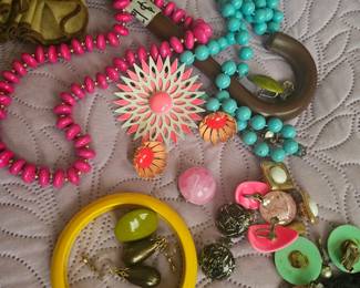 Groovy jewelry, more costume jewelry avialble 
