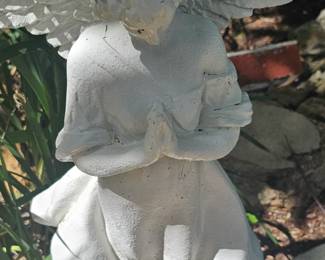 statue
