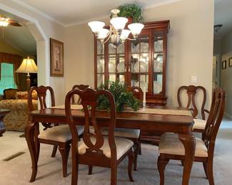 Dining Room Table with 6 Chairs