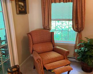 Broyhill Wingback Recliner 