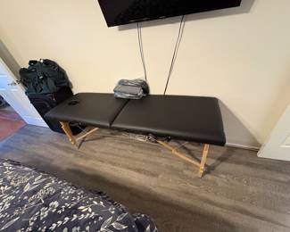 Practically brand new Professional massage Table