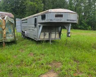 HORSE TRAILER APR 30 FT GOOSE NECK