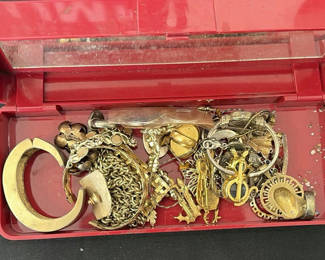 Lot 15: Assorted gold-toned jewelry collection