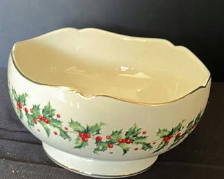 Lot 19: Lenox Holly Pattern Porcelain Pedestal Bowl