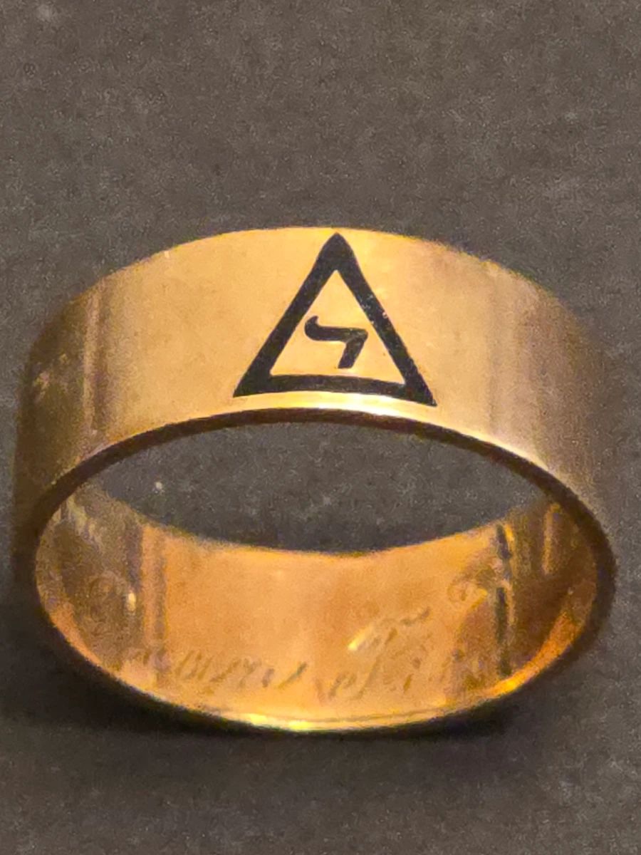 10 K Gold Masonic Scottish Rite th Degree Ring with Virtus Junxit Mors Non Separabit and Dean Tice Engraving