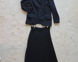 Bleyhle Hooper Womens Blazer and Pleated Skirt Suit