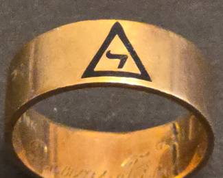 10 K Gold Masonic Scottish Rite th Degree Ring with Virtus Junxit Mors Non Separabit and Dean Tice Engraving