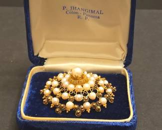 Panamanian Mosqueta Pearl and Gold Tone Pendant or Brooch