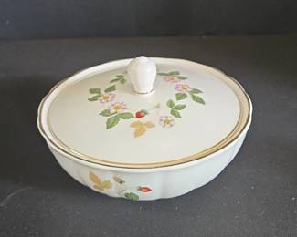Wedgwood Wild Strawberry Covered Vegetable Dish