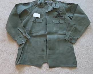 U.S. Army Officers Vietnam Era OG Uniform Jacket with Airborne Insignia