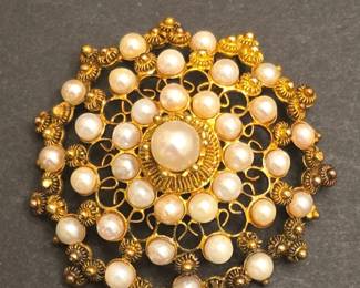 Panamanian Mosqueta Pearl and Gold Tone Pendant or Brooch second image