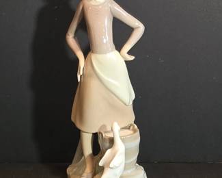 Lladro  Girl with Milk Pail Porcelain Figurine