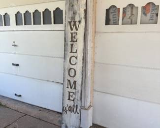 wood welcome sign