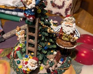 Fitz & Floyd "Santa's Helper" musical figurine 