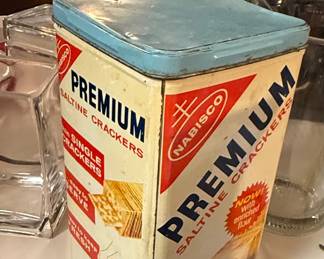 vintage saltine cracker tin