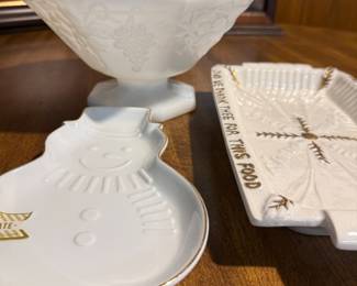 Vintage Anchor Hocking White Milk Glass Pedestal Fruit Bowl Grapes & Leaves 9”