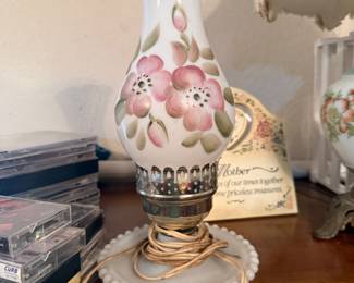 Underwriters Laboratories Portable Table Lamp Milk Glass Floral Vintage