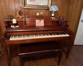 Upright piano