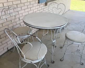 ice cream parlor table and chairs