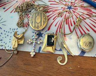 locket necklaces
