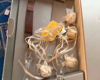 wedding cake server and knife