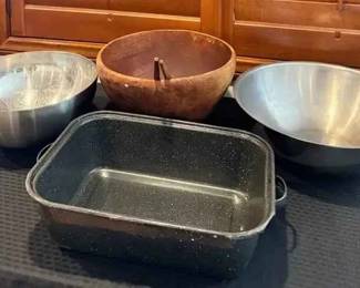 HE146Mixing Bowl Lot