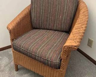 HE220Vintage Wicker Chair