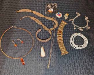 HE217Costume Jewelry 