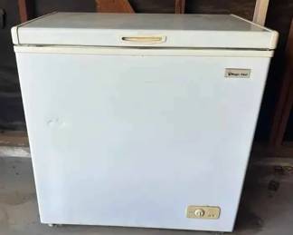 HE183Magic Chef Chest Freezer