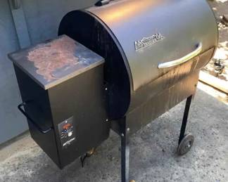 HE211VTraeger Lil Tex Pellet Grill
